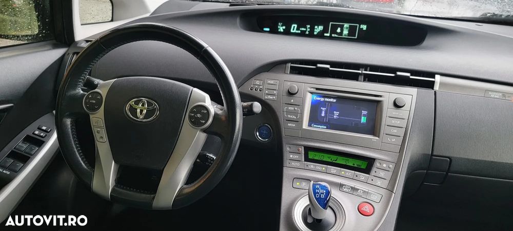 Toyota Prius Plug-in (Hybrid) Comfort - 14