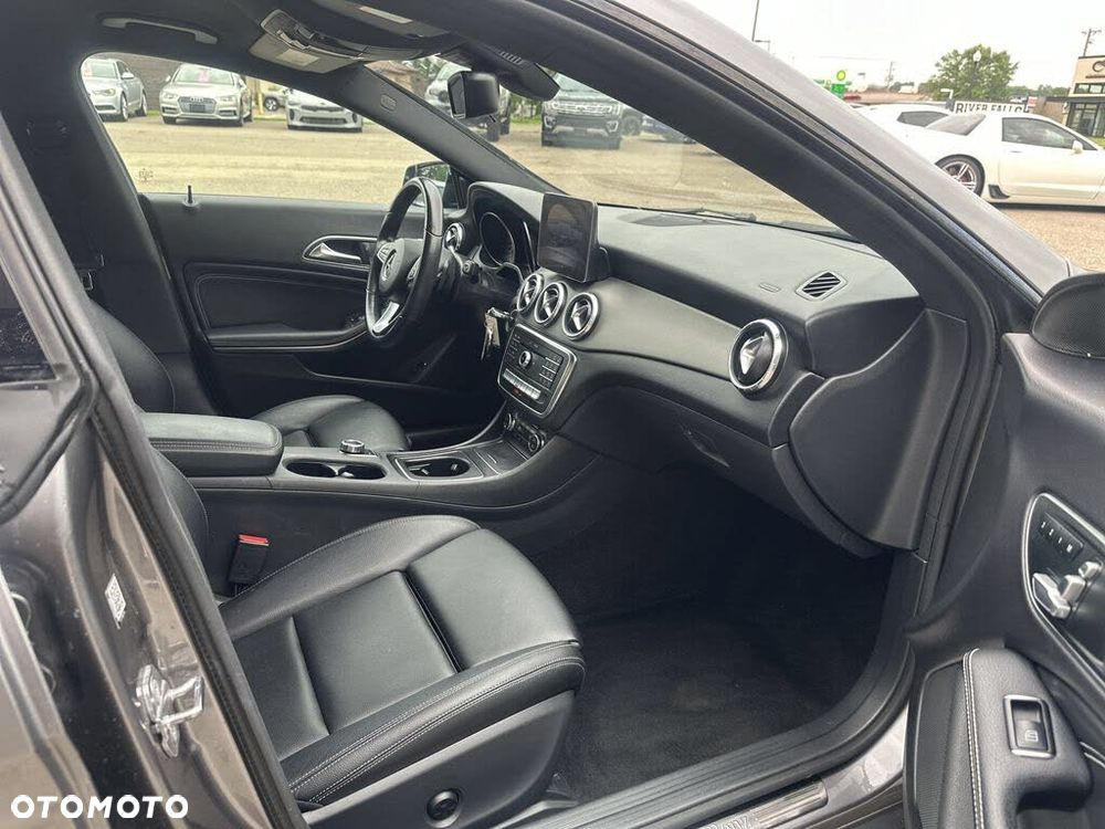 Mercedes-Benz CLA - 12