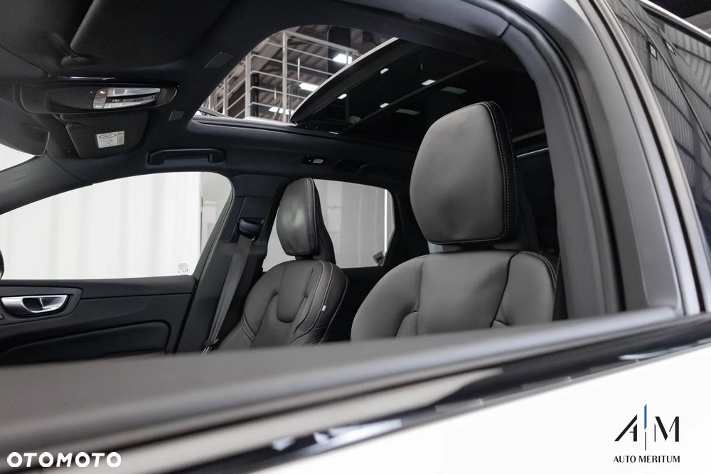 Volvo XC 60 B5 D AWD Ultimate Dark - 23