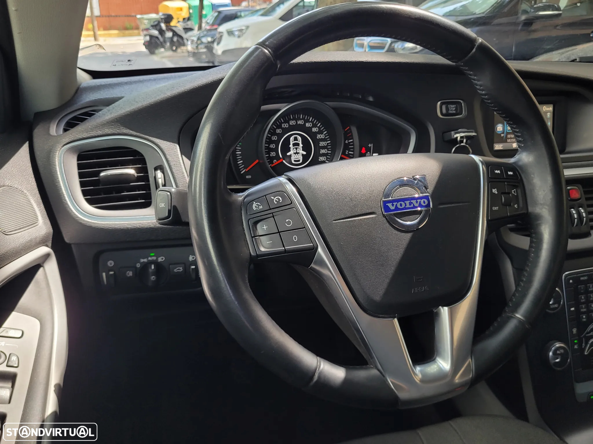 Volvo V40 Cross Country 1.6 D2 VOR - 28