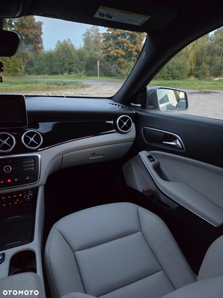 Mercedes-Benz CLA 250 7G-DCT - 15
