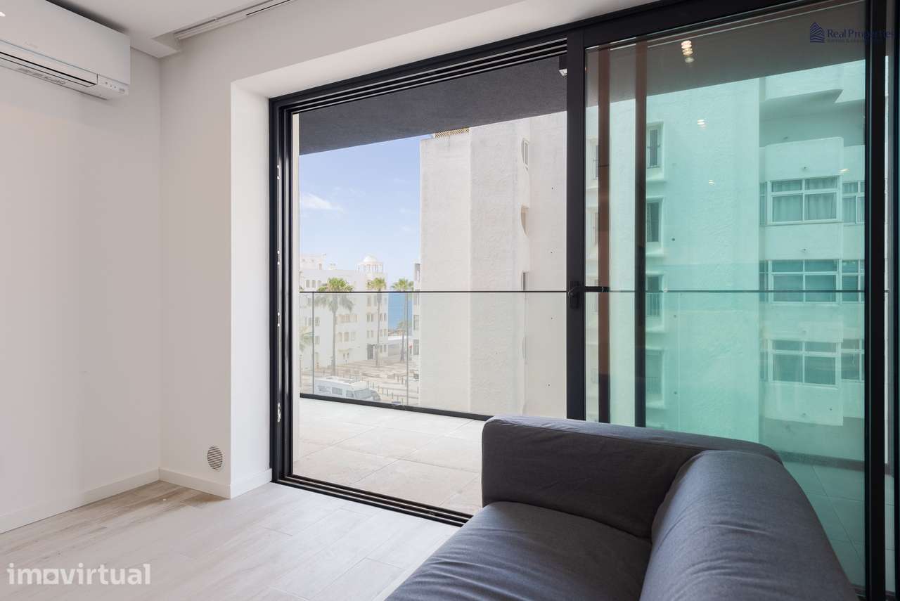 Apartamento T2 no prestigiado prédio Terraços Quarteira II, a 50m da P - Grande imagem: 2/30