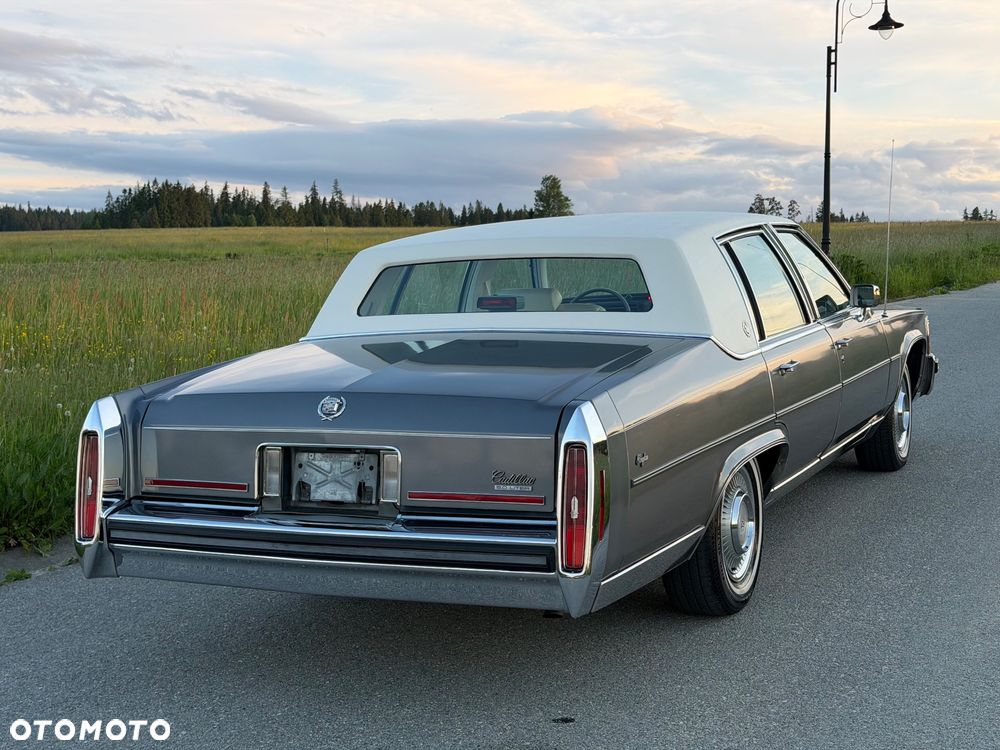 Cadillac Brougham - 9