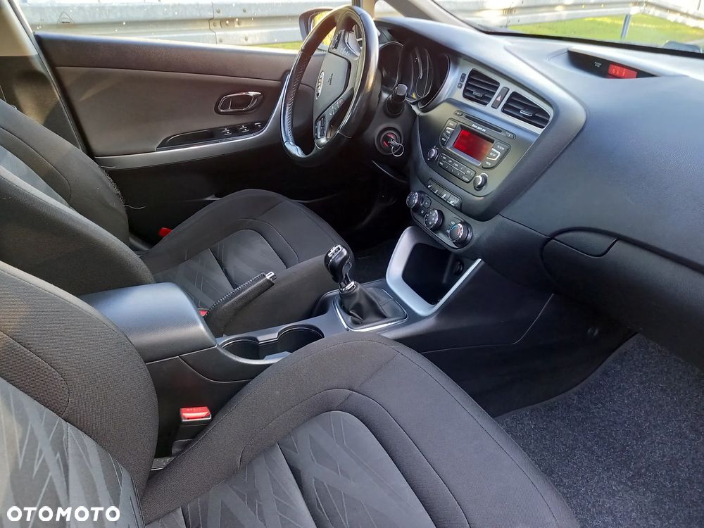 Kia Ceed - 16