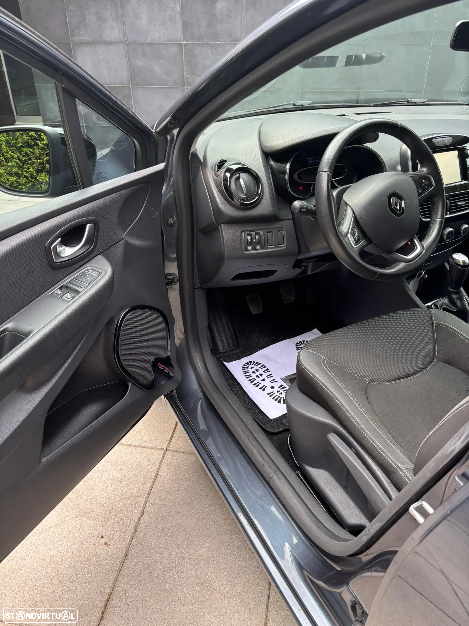 Renault Clio 0.9 TCe Limited - 9