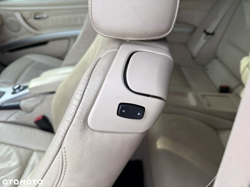BMW Seria 3 320d xDrive - 15