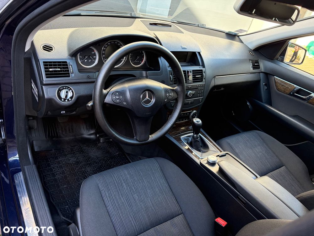 Mercedes-Benz Klasa C 180 K BlueEff Elegance - 39