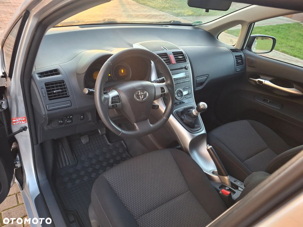 Toyota Auris 1.6 Executive - 21