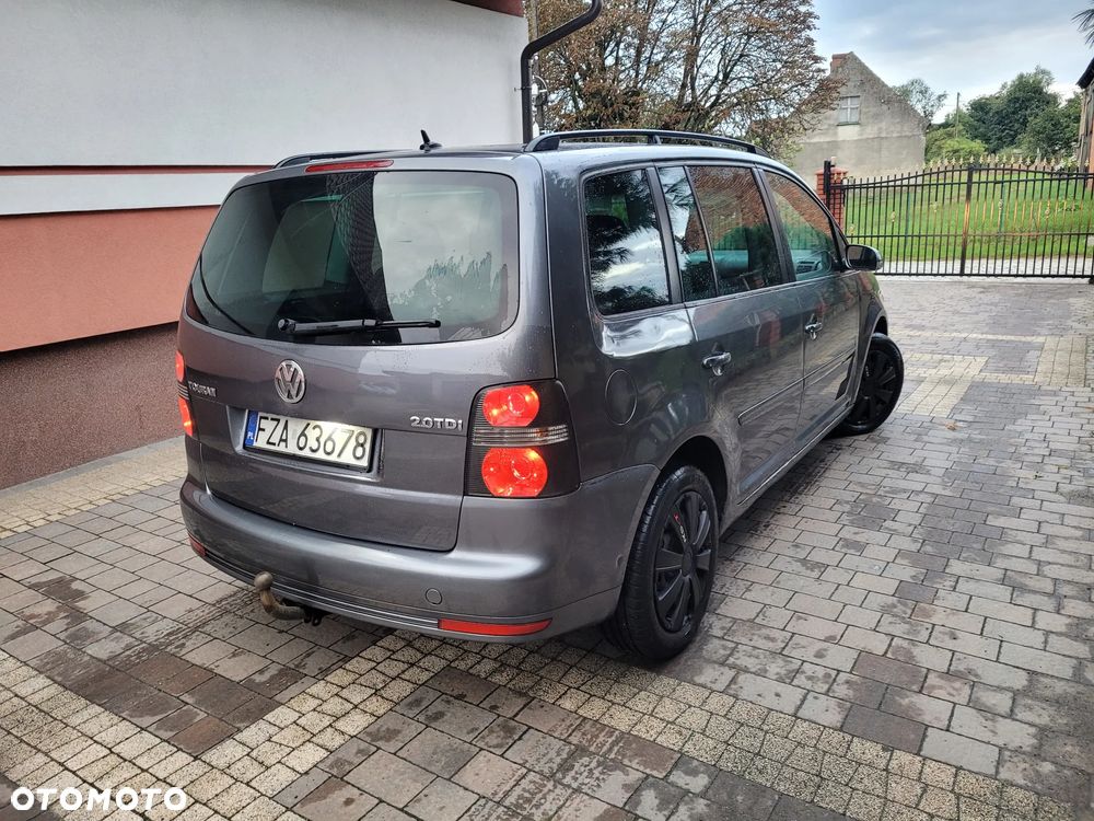 Volkswagen Touran 2.0 TDI DPF United - 3