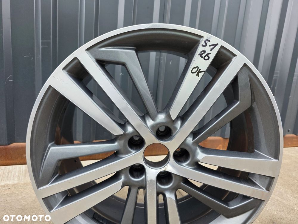 FELGA ALUMINIOWA AUDI Q5 80A FY VW SEAT 8.0J R20 ET39 80A601025AE / F S1/26 - 5
