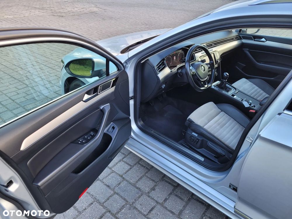 Volkswagen Passat 2.0 TDI (BlueMotion Technology) Highline - 17