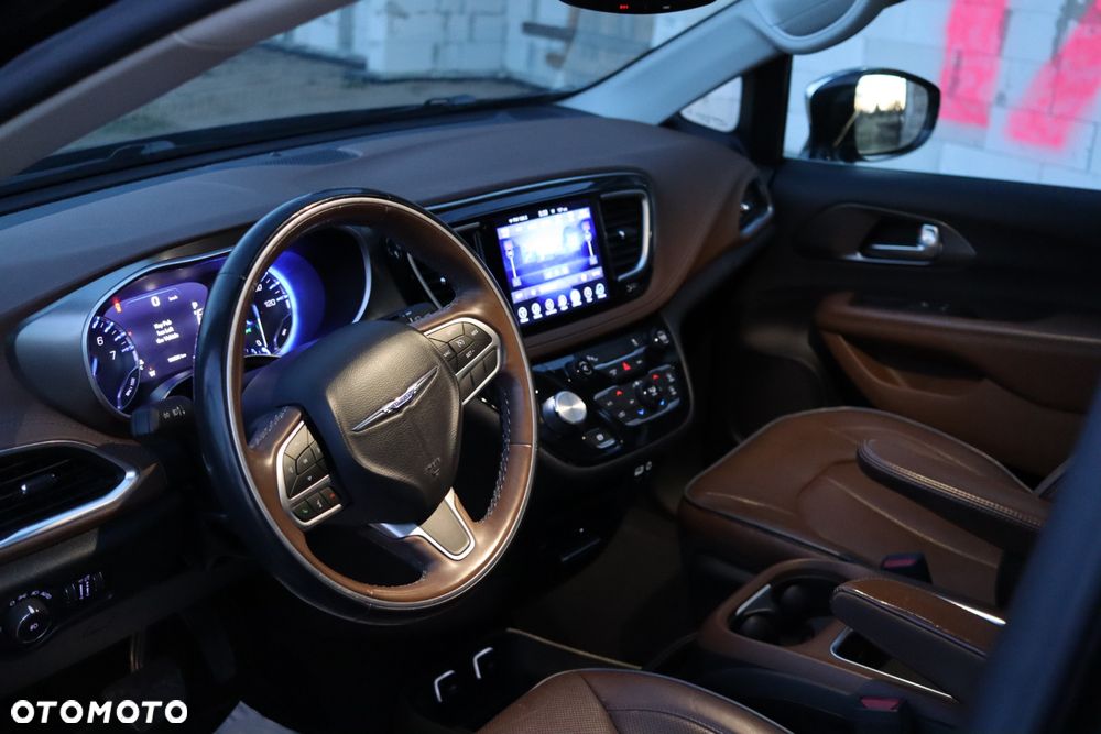 Chrysler Pacifica - 23