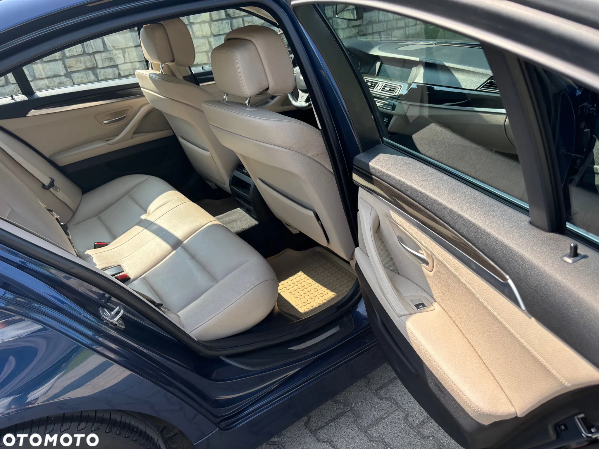 BMW Seria 5 528i xDrive - 7