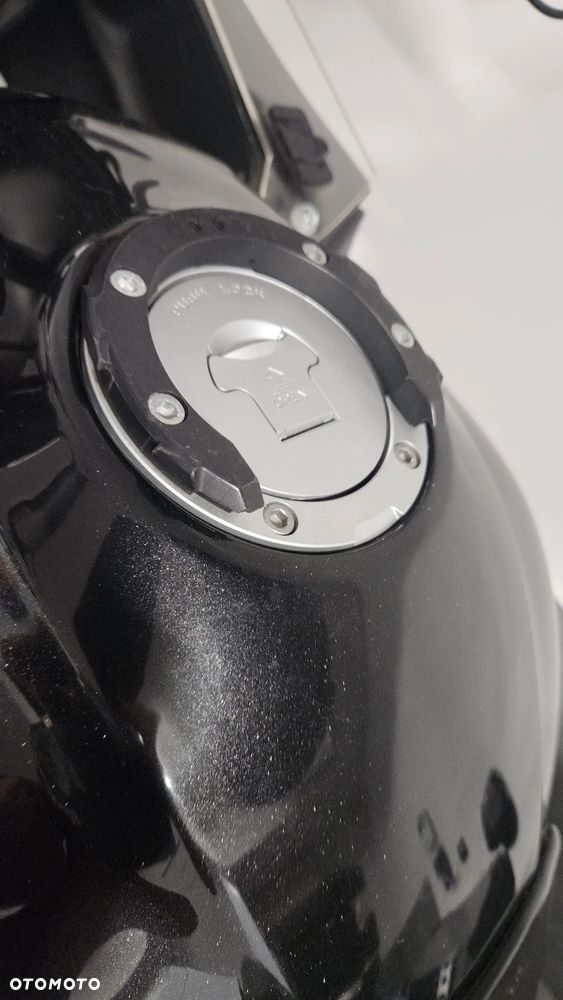 Honda VFR - 12