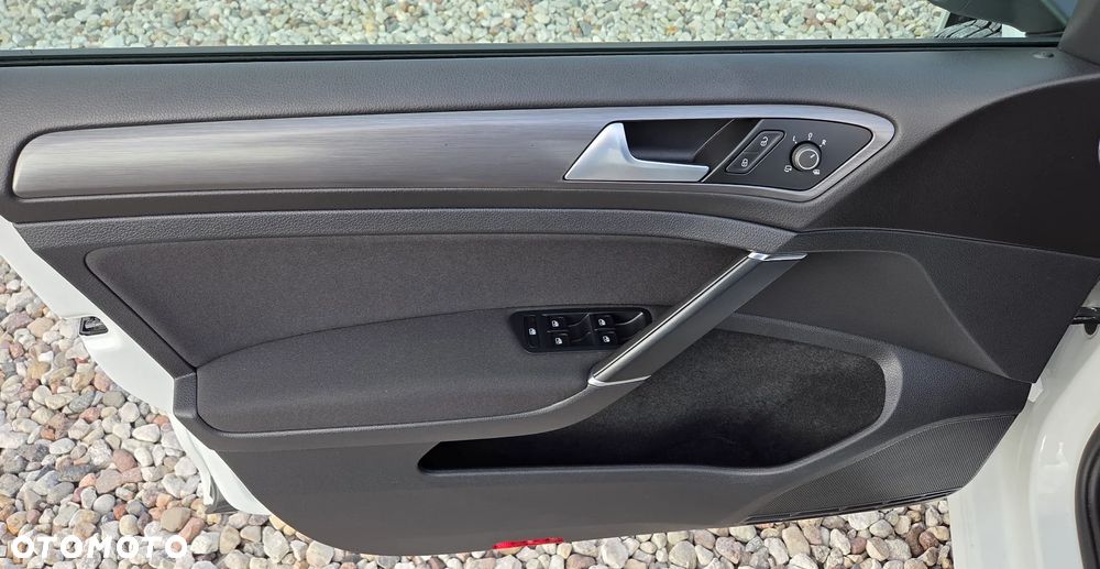 Volkswagen Golf - 28