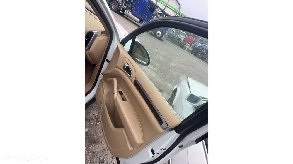 Porsche Cayenne - 31