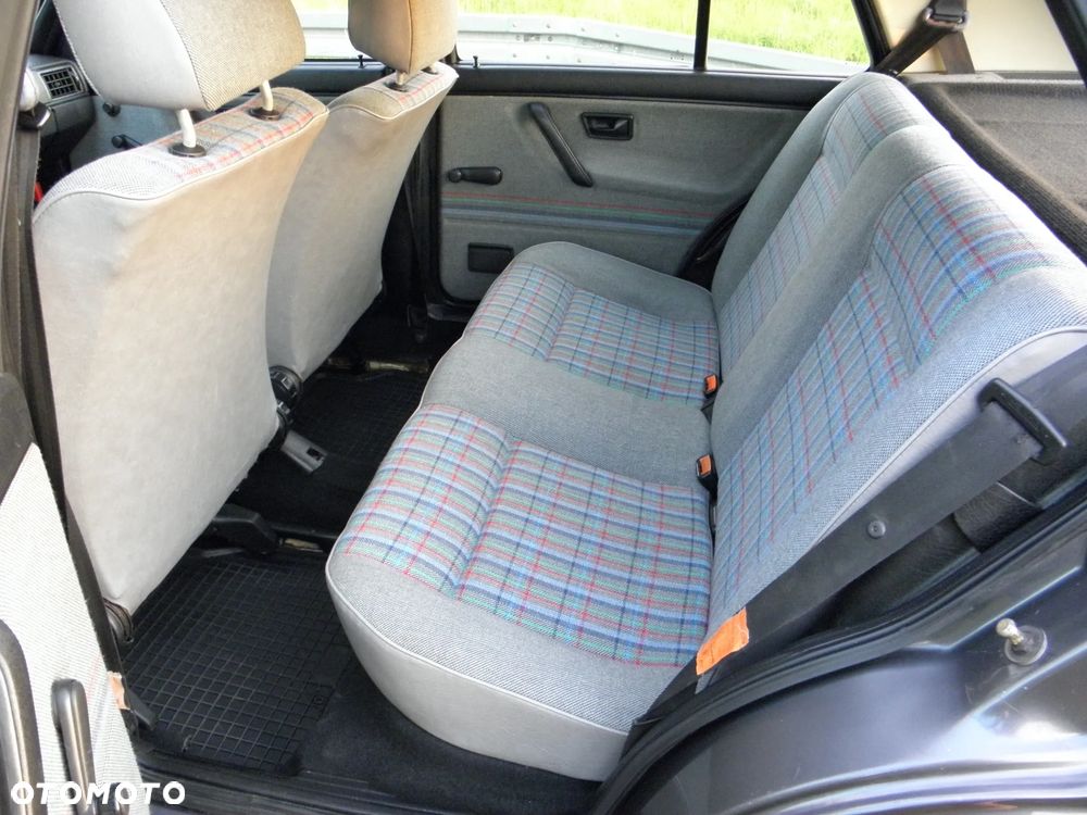 Volkswagen Golf 1.6 CL - 33