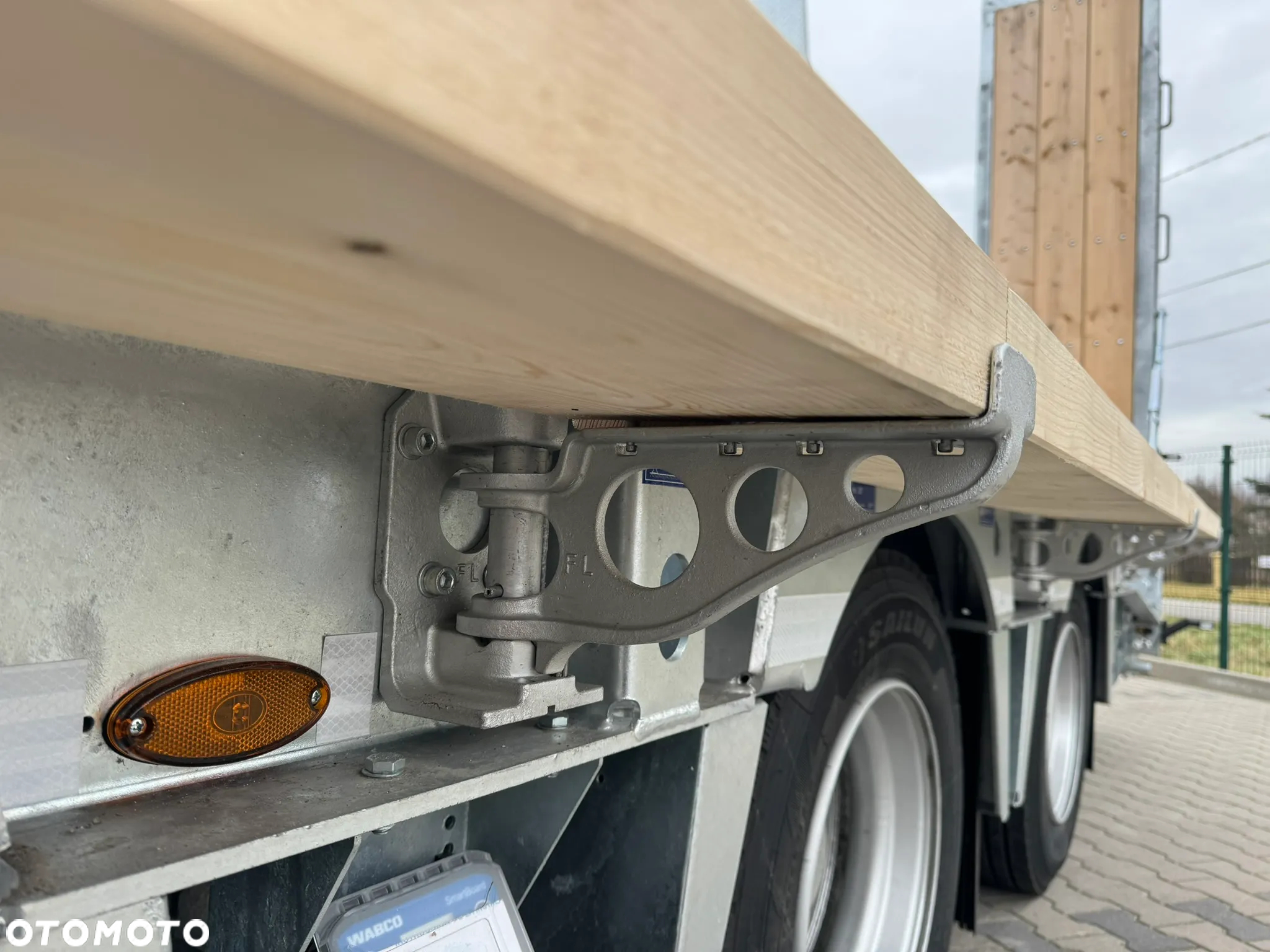 Humbaur Ocynkowana rama, Twarde drewno, W pełni hydrauliczne rampy - 5
