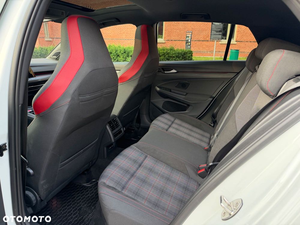 Volkswagen Golf - 8