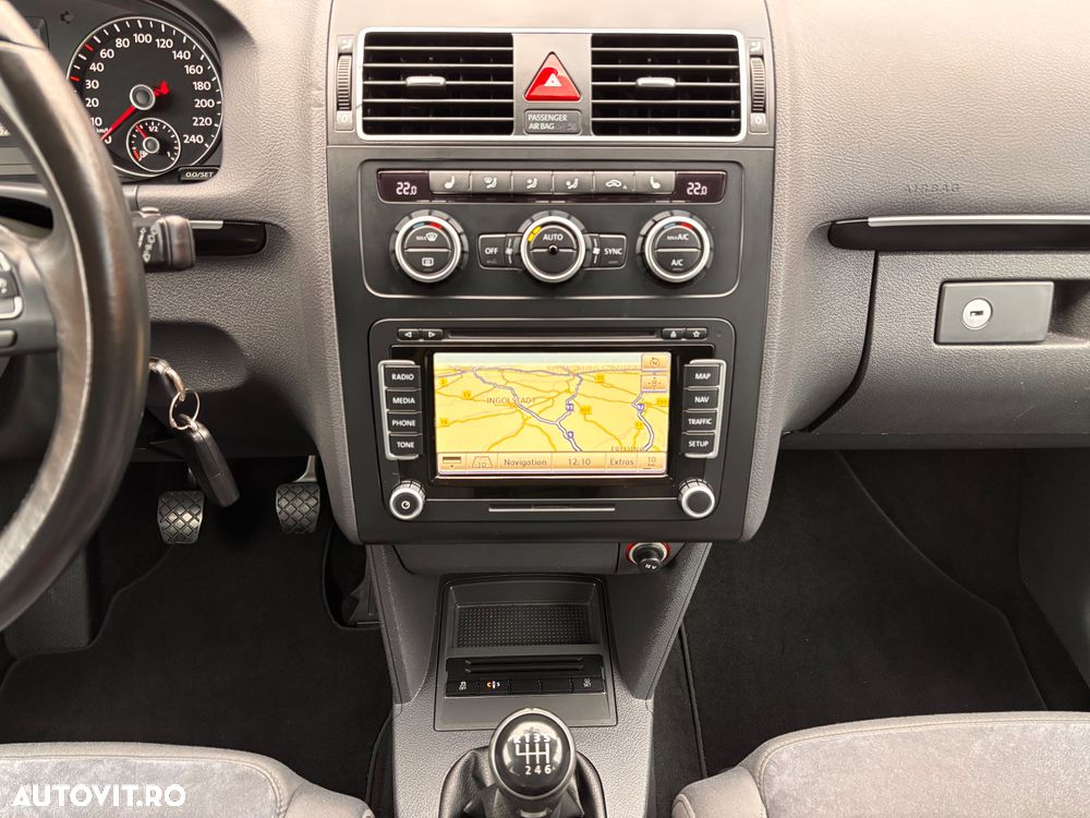 Volkswagen Touran 2.0 TDI DPF Highline - 20