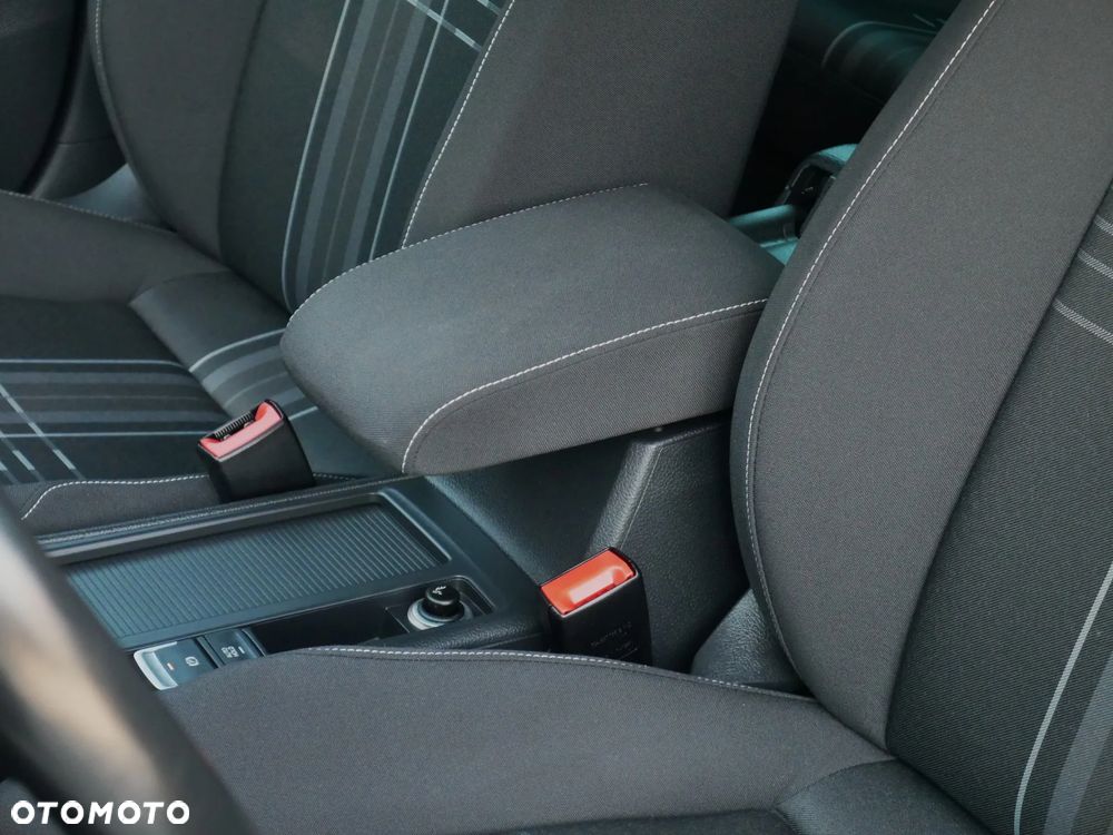 Volkswagen Golf 1.6 TDI BlueMotion Technology Lounge - 35