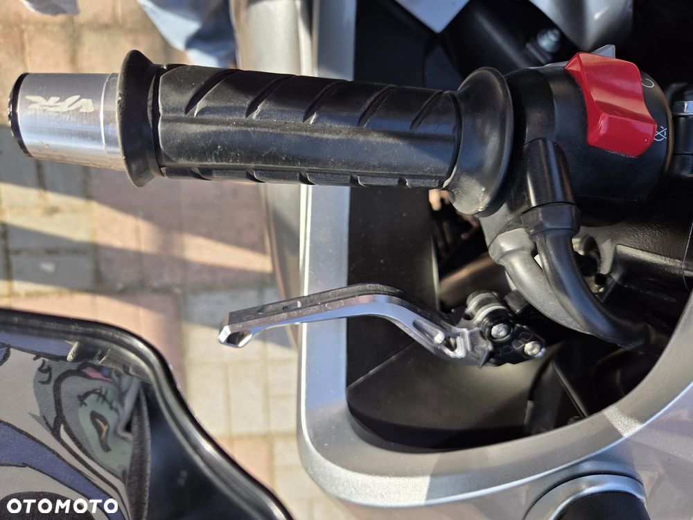 Honda VFR - 13