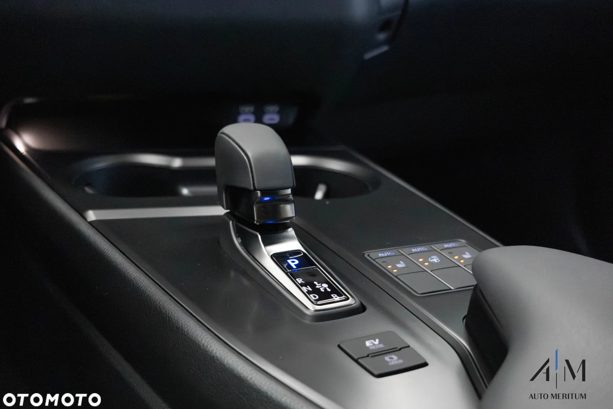 Lexus UX - 16