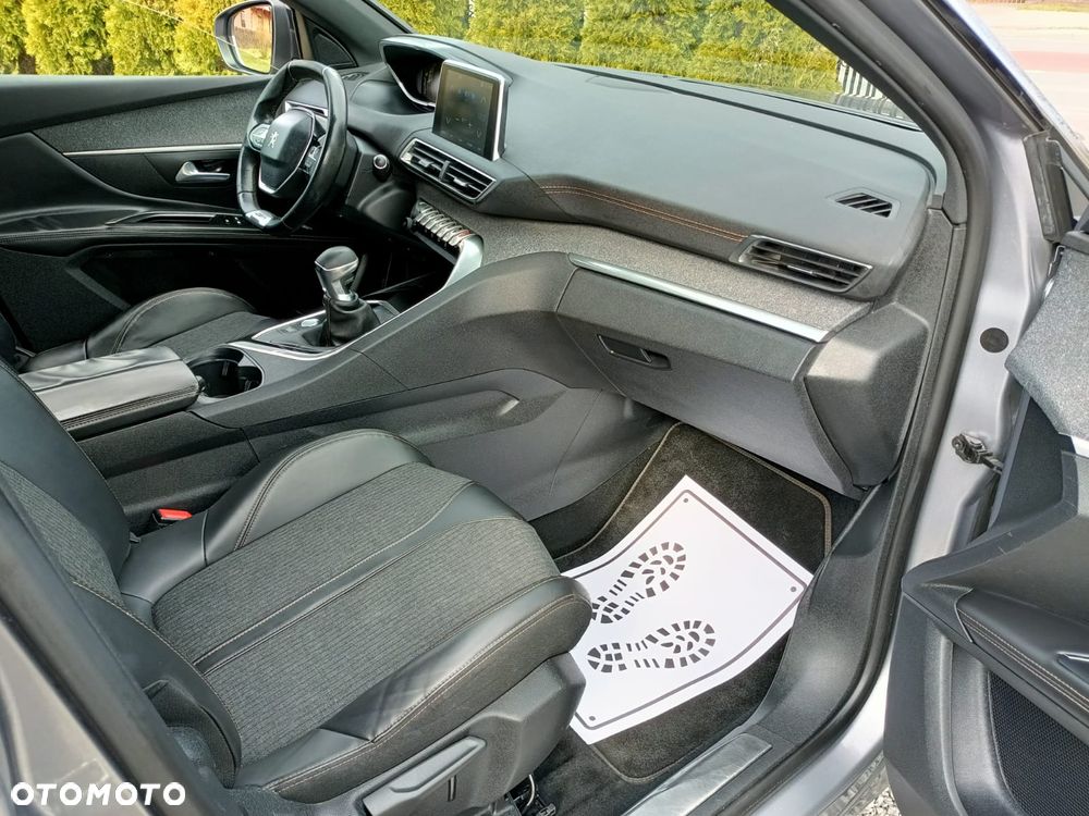 Peugeot 5008 BlueHDi 120 Allure - 26