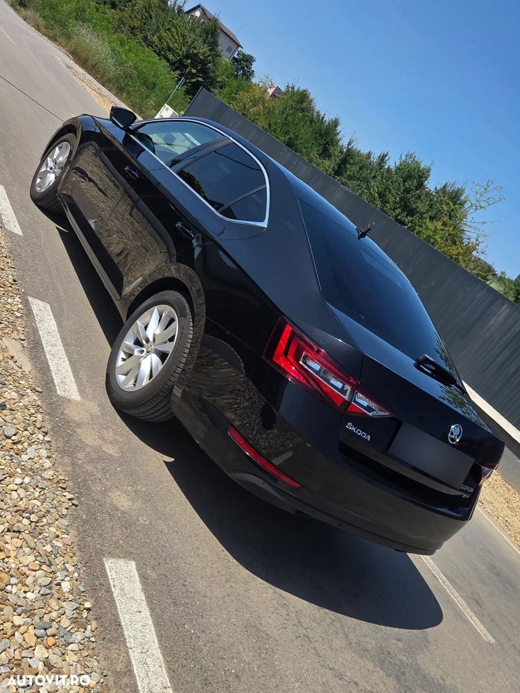 Skoda Superb 2.0 TDI DSG 4X4 Ambition - 8