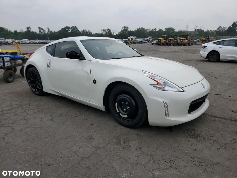 Nissan 370 Z - 2