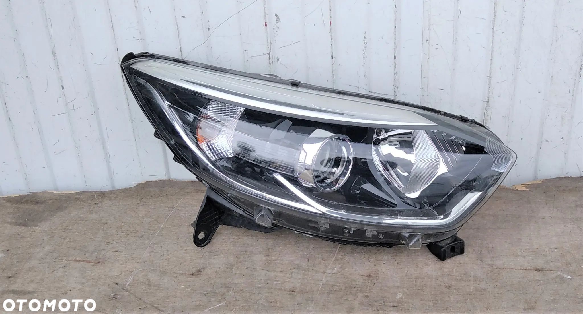 RENAULT CAPTUR LAMPA PRAWA - 1