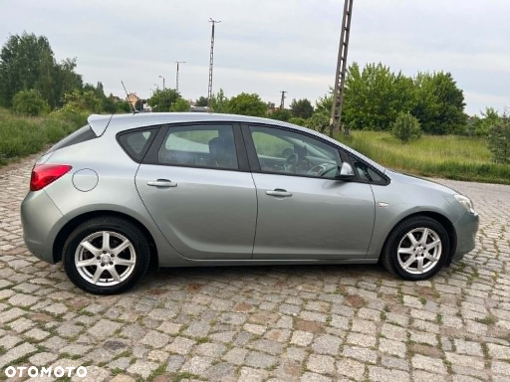 Opel Astra 1.3 CDTI Essentia ecoFLEX - 11