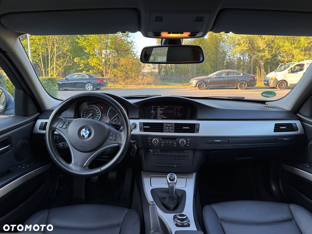 BMW Seria 3 318d DPF Edition Sport - 37