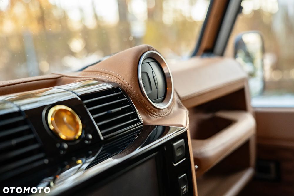Land Rover Defender 90 Station Wagon SVX - 12