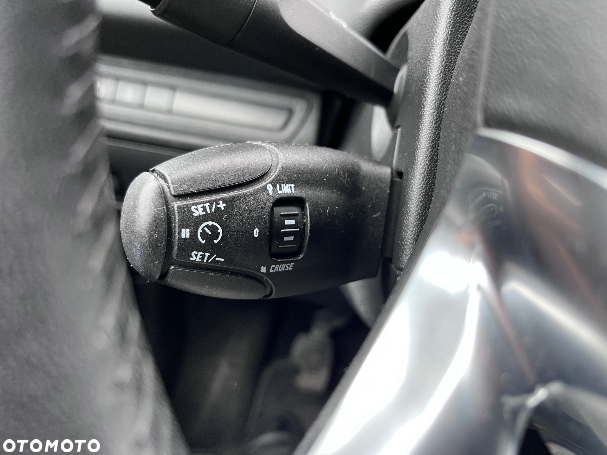 Peugeot 208 - 29