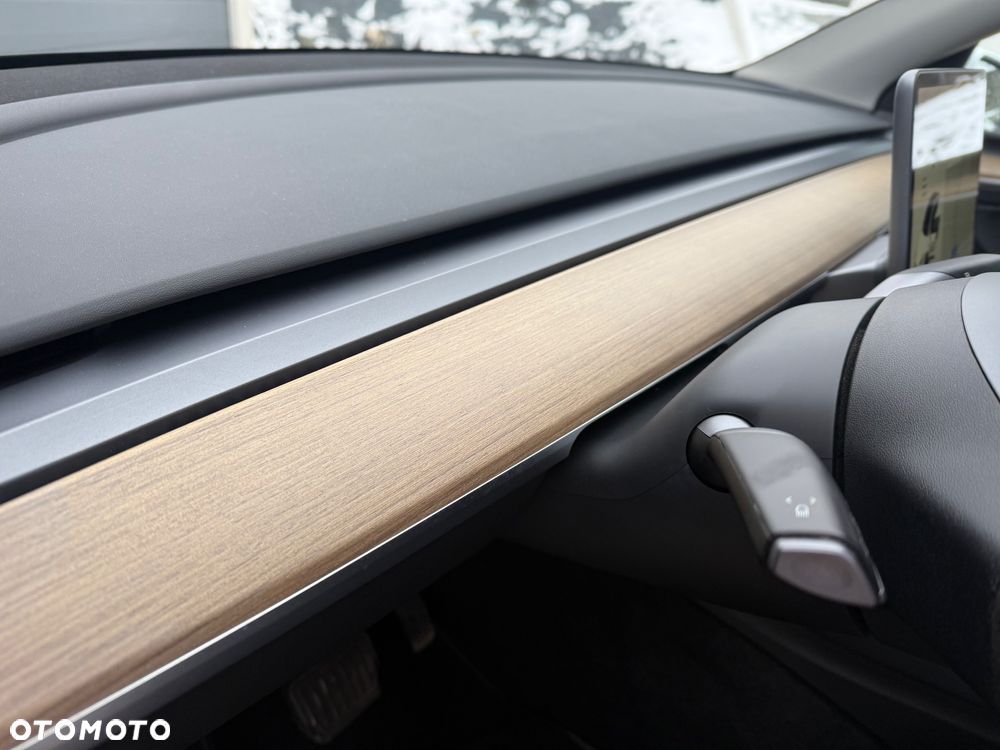 Tesla Model Y Long Range AWD - 39