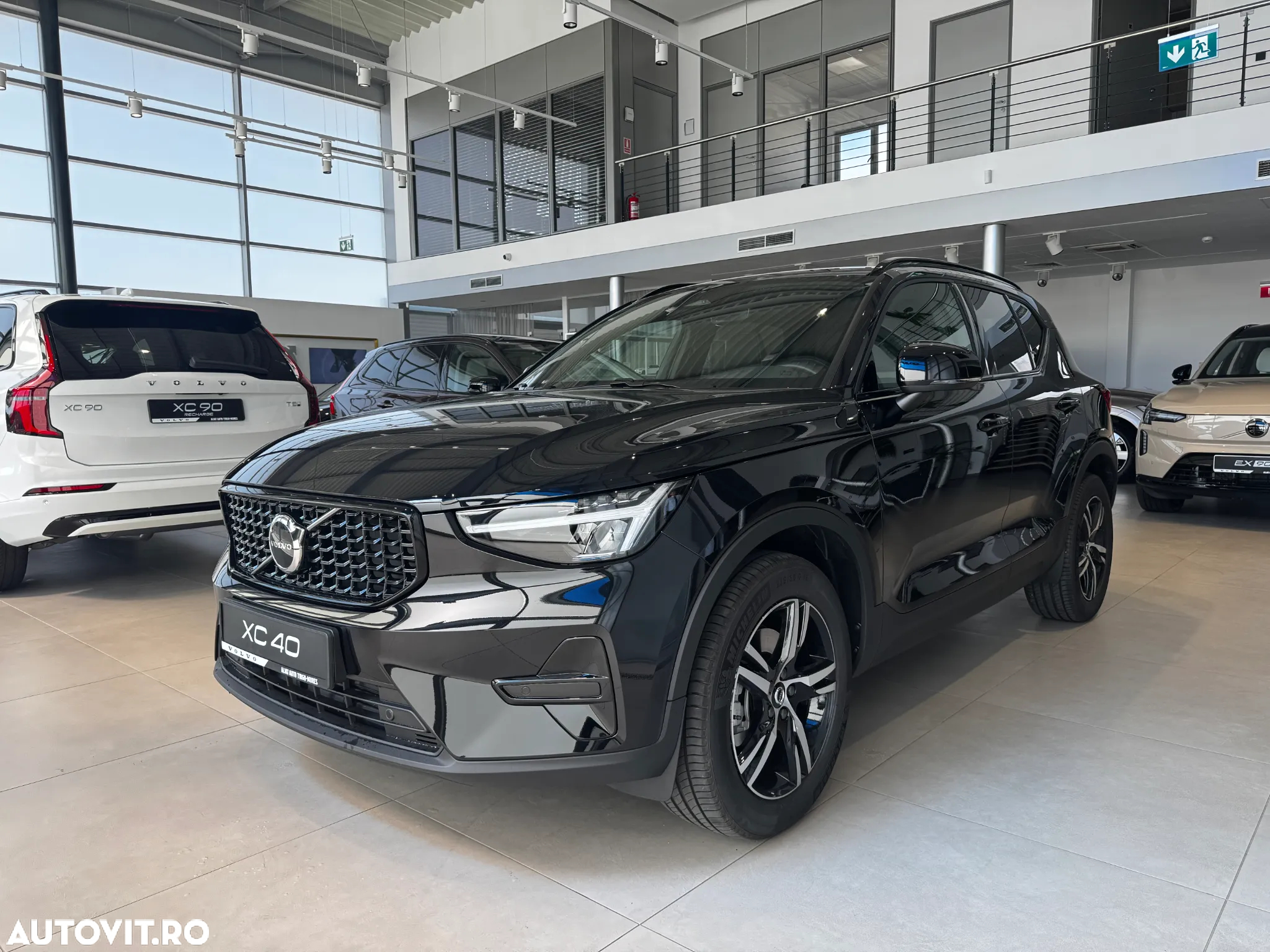 Volvo XC 40 B3 AT FWD MHEV Plus Dark - 2
