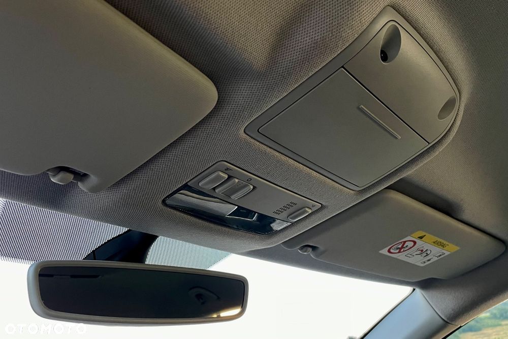 Skoda RAPID Spb 1.0 TSI Style - 18