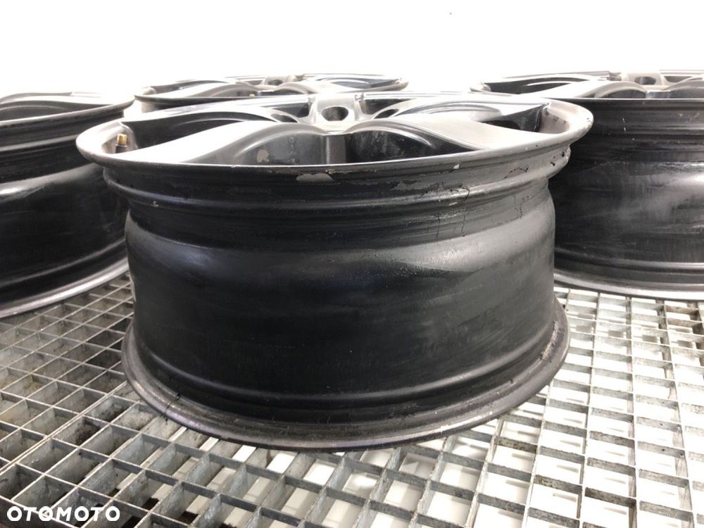 FELGI ALUMINIOWE KOMPLET 18 8J 5X112 ET35 ŚRODEK CENTR. 70.1  AUDI A4 B8 (8K2) 2007 - 2015 - 6