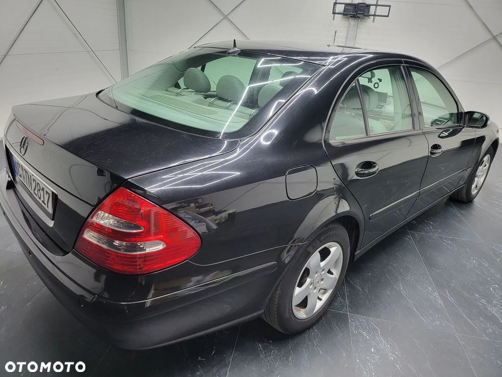 Mercedes-Benz Klasa E 200 Kompressor Classic Sport Edition - 25