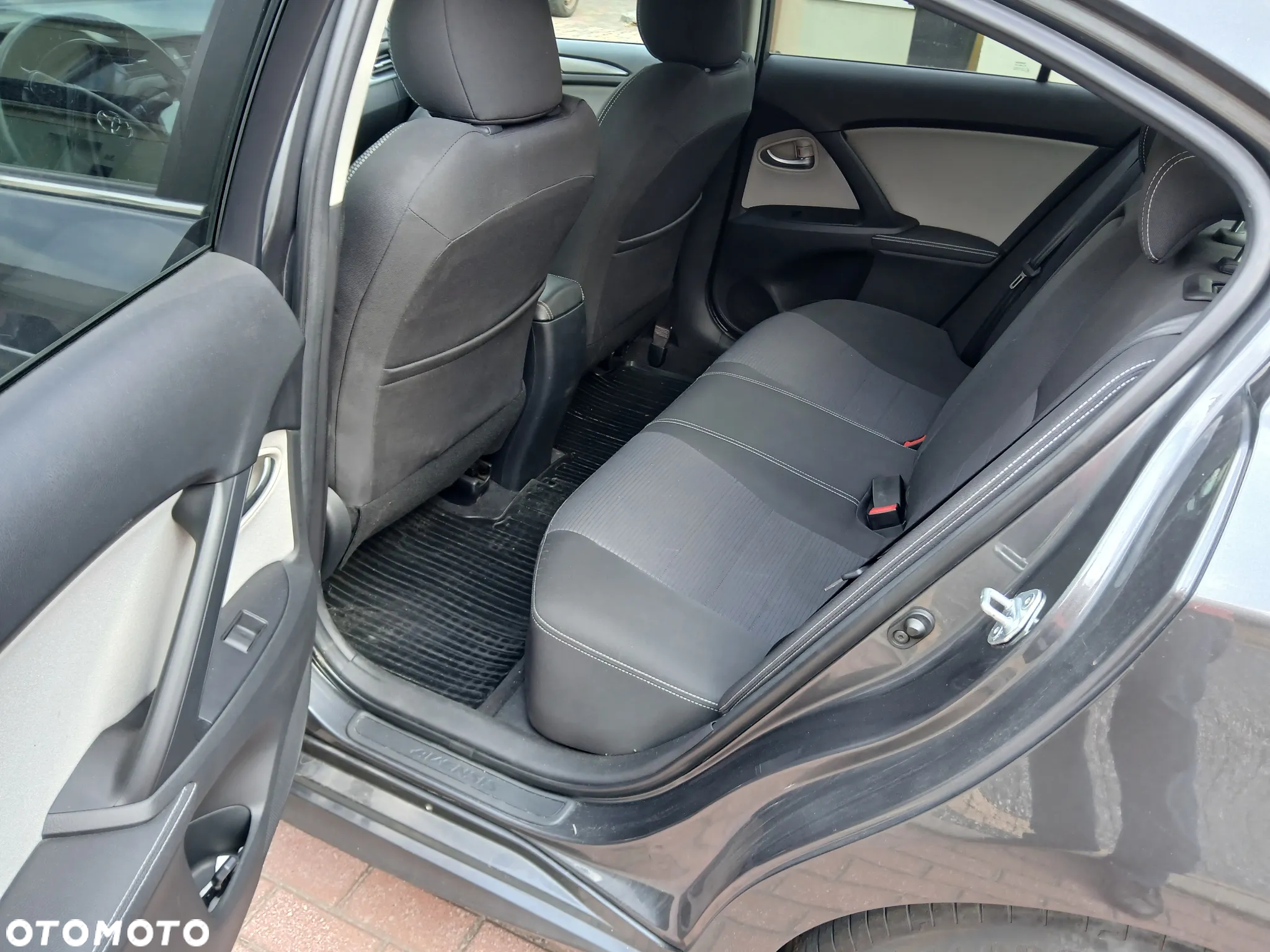 Toyota Avensis 2.0 D-4D Prestige - 6