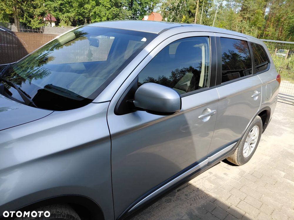 Mitsubishi Outlander - 2