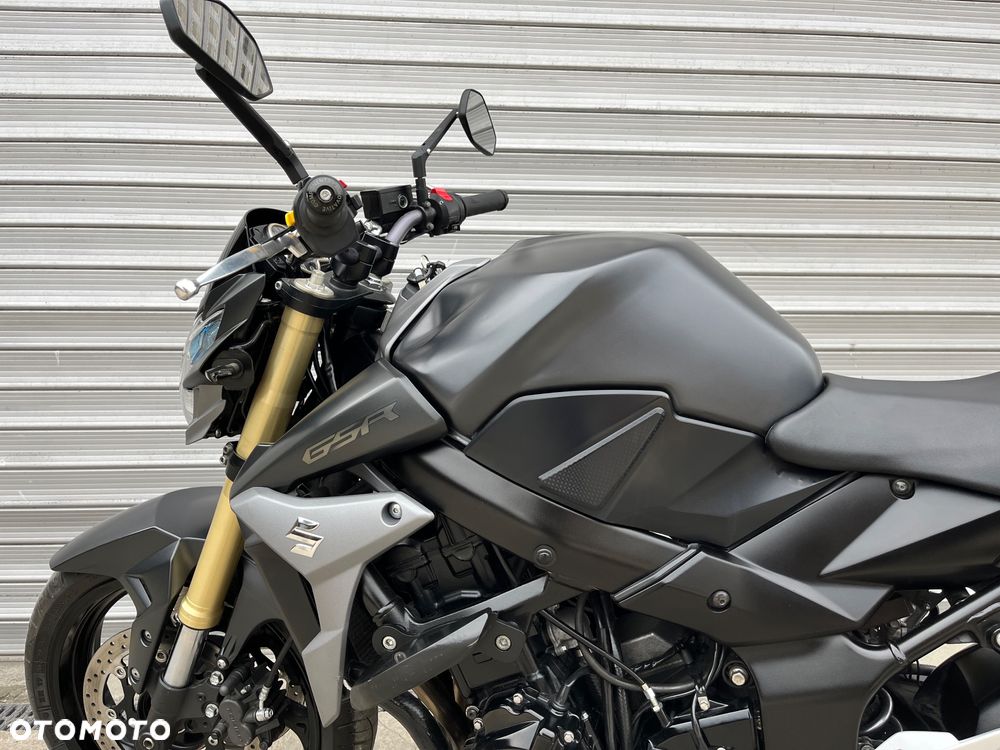 Suzuki GSR - 9