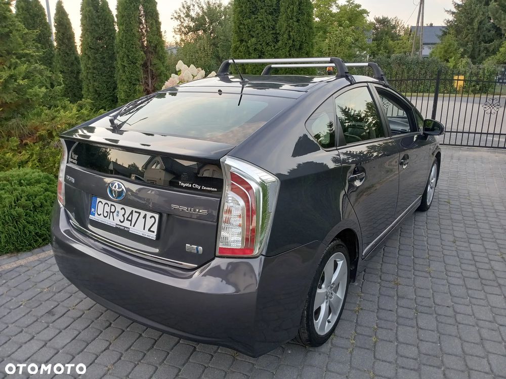 Toyota Prius (Hybrid) Executive - 17