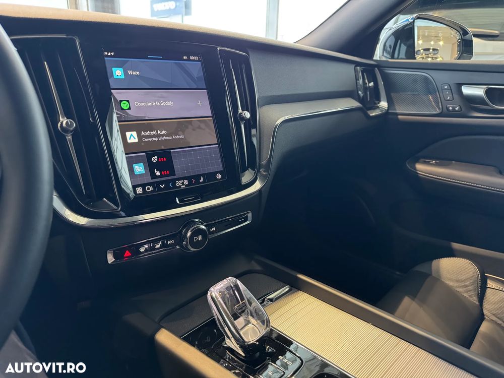 Volvo V60 B4 MHEV AT Plus Dark - 16