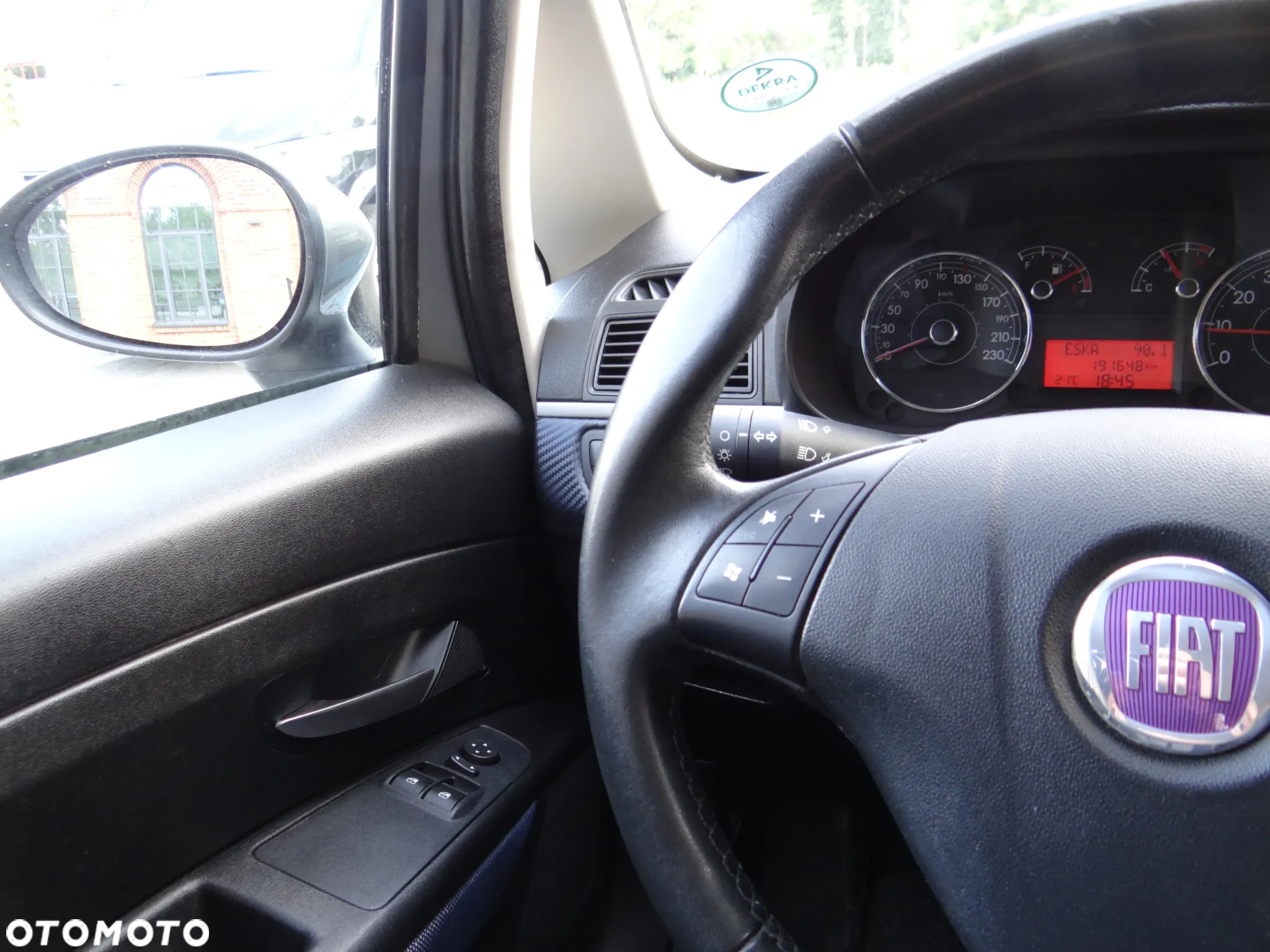 Fiat Punto 1.4 Young - 28
