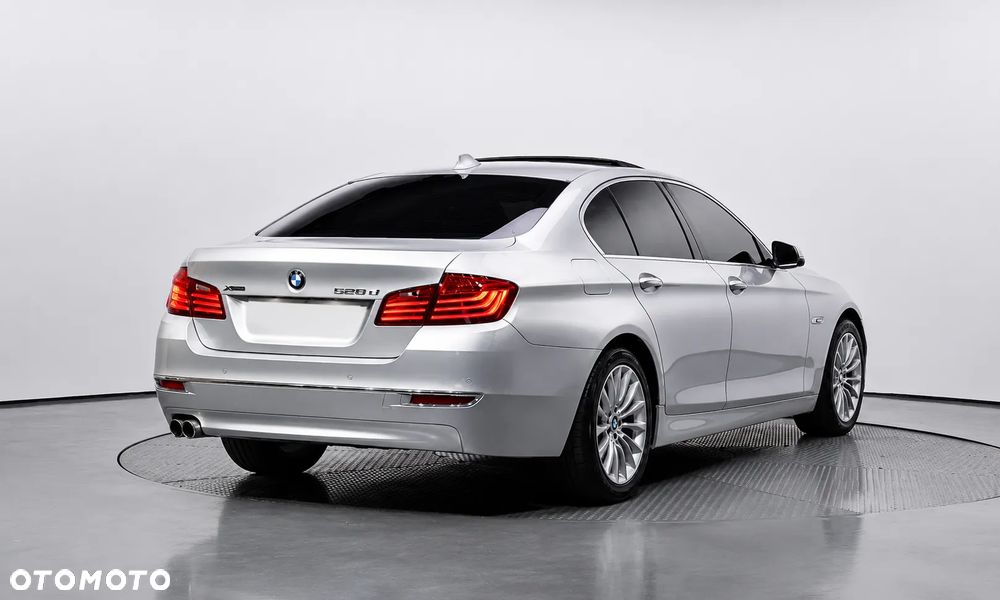 BMW Seria 5 520d xDrive Luxury Line - 4