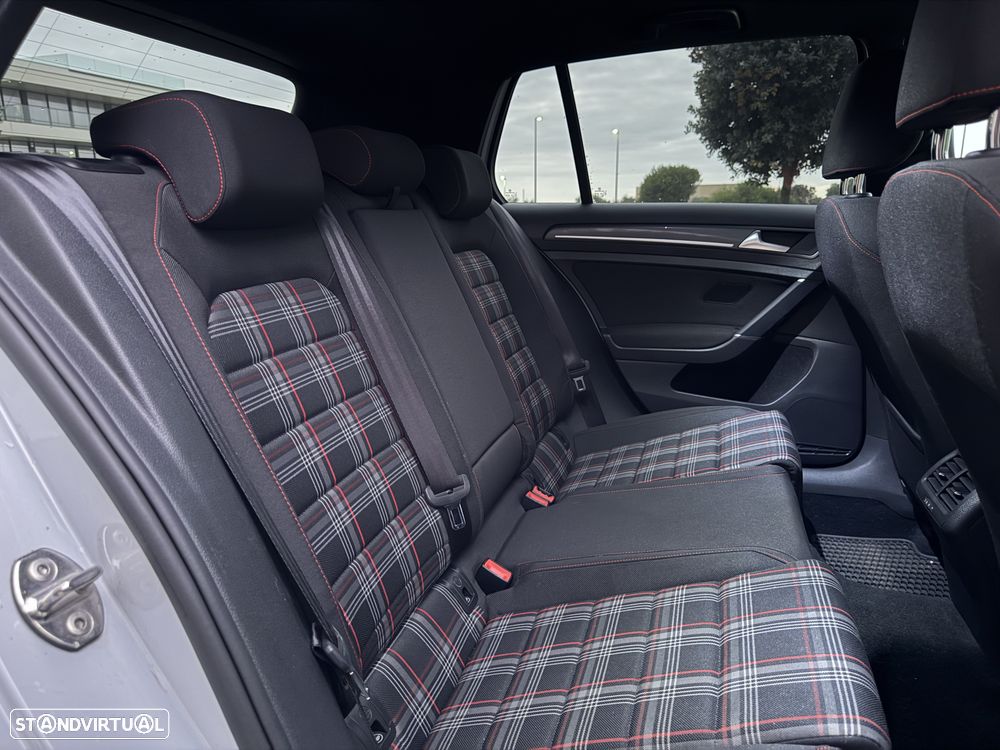 VW Golf GTI 2.0 TSI OPF DSG Performance - 24