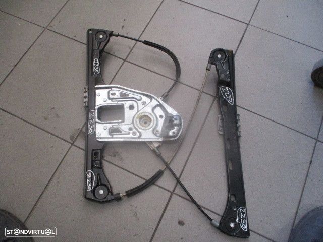 Elevador Sem Motor A2037201746 MERCEDES W203 2001 C200 CDI 115CV 4P CINZA FE MERCEDES W203 2000 2.2CDI 143CV 4P AZUL FE - 1