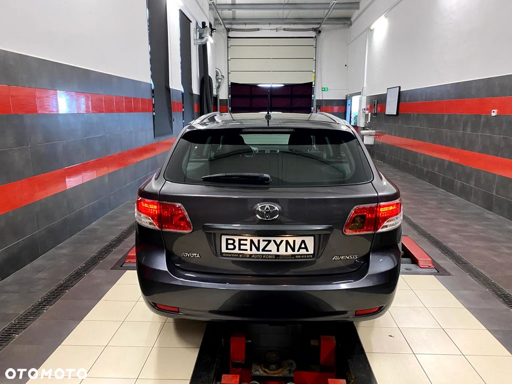 Toyota Avensis Touring Sports 1.8 Executive - 9